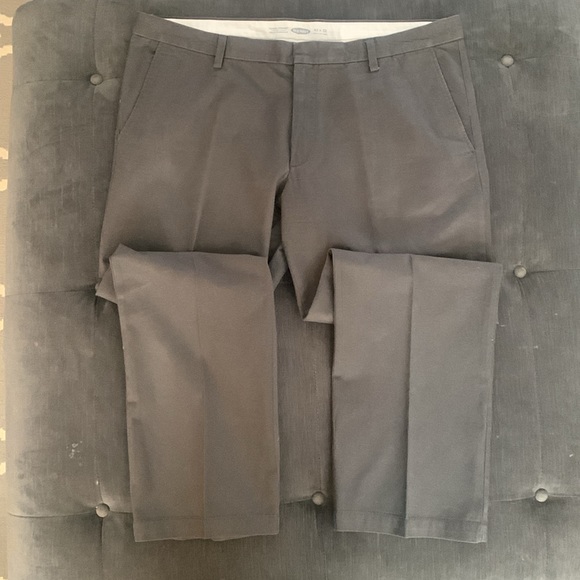 Gently used Old Navy “Classic Straight” pant Waist 42 Length 32 - Picture 2 of 8